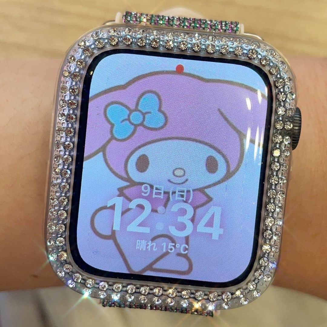 井上あみなさんのインスタグラム写真 - (井上あみなInstagram)「Applewatchキラキラにした🍎⌚💕  #applewatch  #applewatchバンド」4月9日 14時03分 - amina_inoue0702