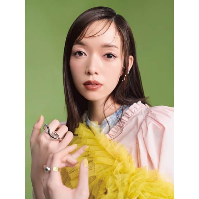 河嶋希のインスタグラム：「@moremagjp #佐藤栞里#河嶋希」