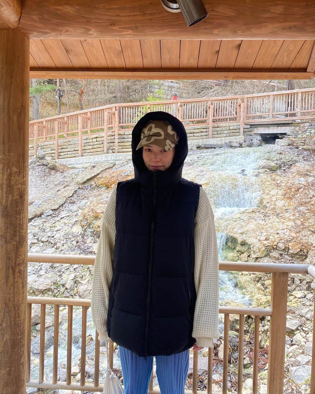 リアンのインスタグラム：「snowing? perfect onsen weather ♨︎❄︎」