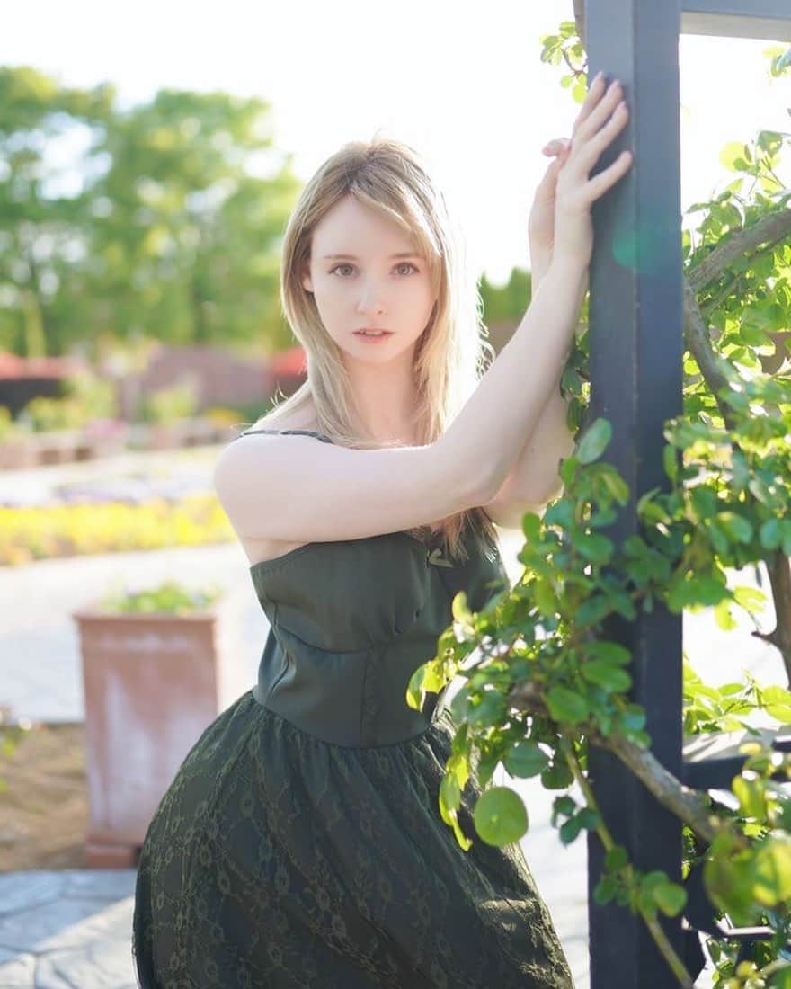 ジェマ・ルイーズのインスタグラム：「ハッピーイースター🐥🍃Happy Easter！」