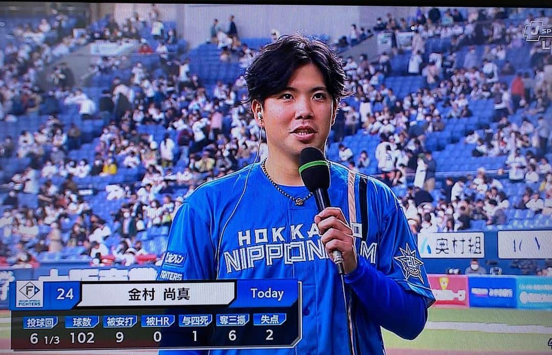 鶴岡慎也のインスタグラム：「初勝利❗️㊗️ 金村投手初勝利おめでとう‼️  粘り強いピッチング素晴らしかったです👏  完成度も高いし、まだまだ伸び代も感じさせる素晴らしいピッチャーです‼️‼️  F-PARKで開幕前にインタビューさせてもらってます😊  4月12日24時50分〜ですので是非ご視聴ください😊  #lovefighters #金村尚真 #投手 #初勝利 #UHB #F-PARK」