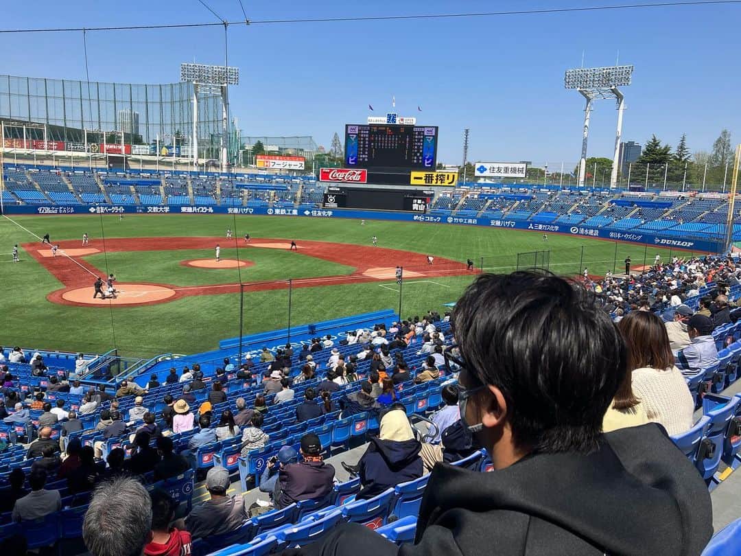 高橋由伸のインスタグラム：「今日の東京は天気も良く、六大学野球を観戦してきました。母校も逆転勝ちし明日につながりました。神宮球場に来ると初心に戻れますね。  #東京六大学野球 #神宮球場 #野球日和」