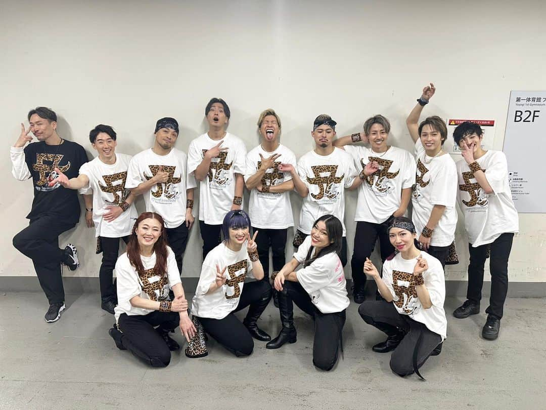 濱本和真のインスタグラム：「「ayumi hamasaki 25th Anniversary LIVE」  この日のために @a.you ちゃんを筆頭にみんなで創り上げた１日限りのLIVE！ たくさんのTAの皆さんと共に最高の時間を過ごすことができました。  1曲目ステージに出るまですごい緊張してたけど、はじまったらあっという間の楽しい時間でした！このLIVEに携わることができて本当に嬉しく思っています！ありがとうございました！  改めてあゆちゃんデビュー25周年おめでとうございます㊗️  #ayumihamasaki  #ayu25th」