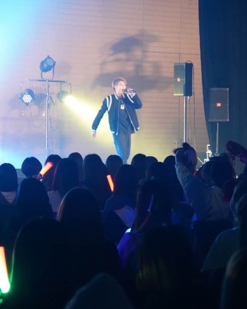 平野莉玖のインスタグラム：「皆さんこんにちは！  先日の「JIMIN JAPAN LIVE」の様子が下記のURLから視聴できます👏  https://m.youtube.com/watch?v=QKmw9qQqmo0  僕のLIVE様子もちらっと見れます😆  是非ご覧ください😊  #RKS #RKSRICKY #リクスリッキー #RIKU #平野莉玖」