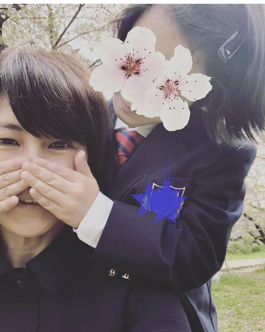 萩野志保子さんのインスタグラム写真 - (萩野志保子Instagram)「しずかちゃんみたいにして行きたいのー と登園前 言ってきかなかった4歳👧(1枚目) 入学式も髪をのばしていたね。 そんな彼も、 勤め人のように朝支度できる小学3年生に😌 #timeflies 🕰💨  入学式と一緒の土曜の始業式。  「あー学校たのしーーっ オレ新しい担任の先生好きだわー」 と帰宅後満足気に高らかと。  それはなによりなにより☺︎ この先色んなことがあっても この学校の日々は宝物だね。 Google先生が2年前の写真をたくさん届けてくれるので 入学式🌸時分のアルバムを眺めて しみじみしています(2,3枚目) ☺️ #ご入学の #お子様  #ご家族みなさま #おめでとうございます   #新学期 #新小3  #お弁当 が #始まる #🥶 #ワーキングママ の #4月 #みなさま #お疲れ様です   #高齢ママ #💆🏻‍♀️ #テレビ朝日 #アナウンサー #萩野志保子」4月9日 14時51分 - shihoko_hagino