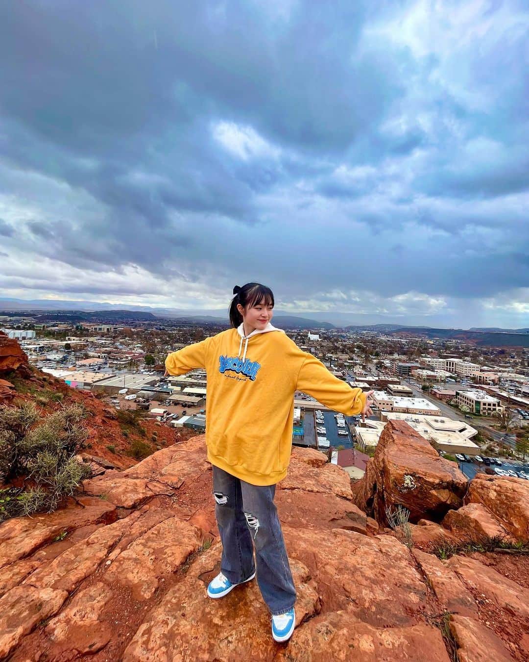 のインスタグラム：「春ですね！🌷  実はわたくし、短期間の研修旅行でアメリカに行っておりました！！ 色んなところに行ったり、誕生日を祝ってもらったりしました！！  かけがえのない素晴らしい経験がたくさんできました😭一生の思い出です！  アメリカで出来たたくさんの友達も、大切にしていきたいです💕 #豊嶋花」