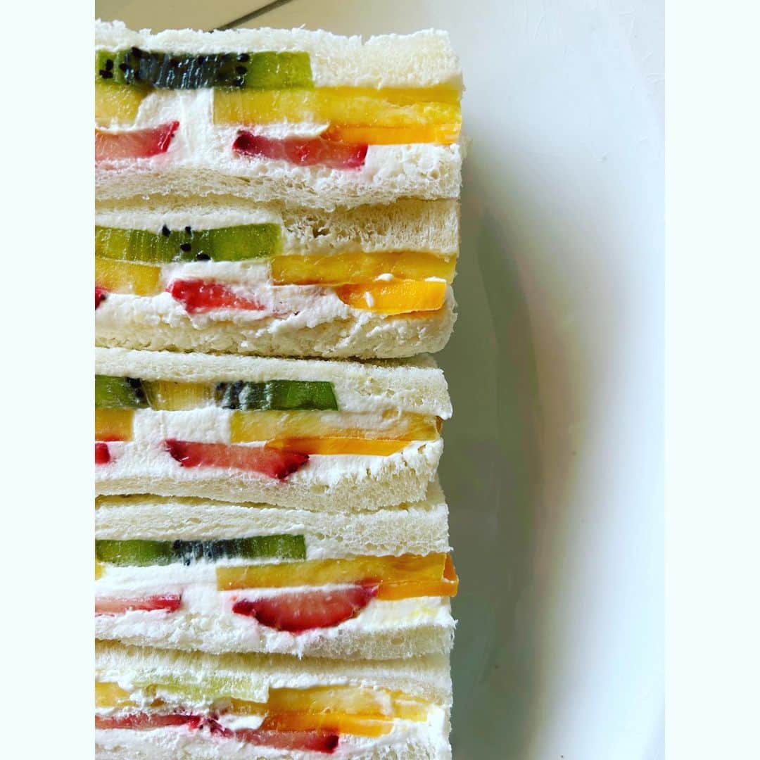 ワタナベマキさんのインスタグラム写真 - (ワタナベマキInstagram)「fruits sandwich. #幸せな写真シリーズ」4月9日 14時52分 - maki_watanabe