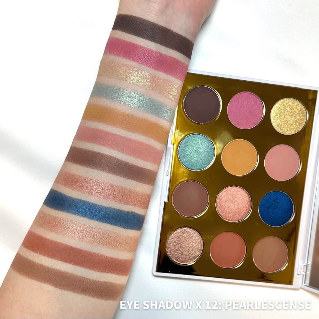 M∙A∙C Cosmetics Japanさんのインスタグラム写真 - (M∙A∙C Cosmetics JapanInstagram)「#春メイク を鮮やかに、魅惑的に彩る限定カラーコレクション【M･A･C パール エッセンス】🐚🫧 カラーアイテムのスウォッチをチェック🤍  ✨エクストラ ディメンション トリオ: パールエッセンス（限定1種） ✨アイシャドウ × 12: パールエッセンス（限定1種） ✨リップスティック（全4色、うち限定3色） ✨リップ ペンシル（全４色） ✨M·A·C カラー エクセス ジェル ペンシル（全3色）  Regram from @msy_mua_ #MACPEARLESCENCE #MACパールエッセンス #MACコスメ #限定コスメ #新作コスメ」4月9日 15時07分 - maccosmeticsjapan