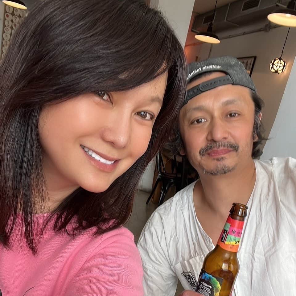 石塚啓次のインスタグラム：「ポルトガルのカズさんよりの使者！ 愛さん　ありがとうございました！ 今度はゆっくり飲みましょう！  @aiharuna_official   #石塚啓次 #YouTube #宵宵祇園  #yoiyoigion  #ブエナビスタデポルテ #buenavistadeporte #バルセロナ」