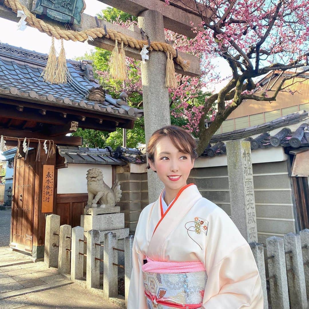 澤野井香里さんのインスタグラム写真 - (澤野井香里Instagram)「お着物でお散歩🌸🌸🌸  ヘアメイクは自分でして、タイミング合えば母が着付けてくれるので最近はたまに着てるなぁ＾＾  歳を重ねるごとに着物が好きになってきた♡  #リトルリッカ梅田 のマツエク👁のお陰でまつ毛もパッチリに✨  卒園、入学のタイミングでリペアに行けてよかった🤭  #リトルリッカ  西宮→0798-41-7572 神戸・大阪 →080-4240-6157   @lycka_mm @little_lycka_umeda  @lycka_nishinomiya @lycka_eyelash_este   #ks_23✨ #ks_beauty✨ #リトルリッカ梅田　#睫毛エクステ #大阪マツエク #マツエクデザイン #beautyday #eyelush #京都 #着物 #着物ヘア #着物コーディネート」4月9日 15時15分 - kaori_sawanoi