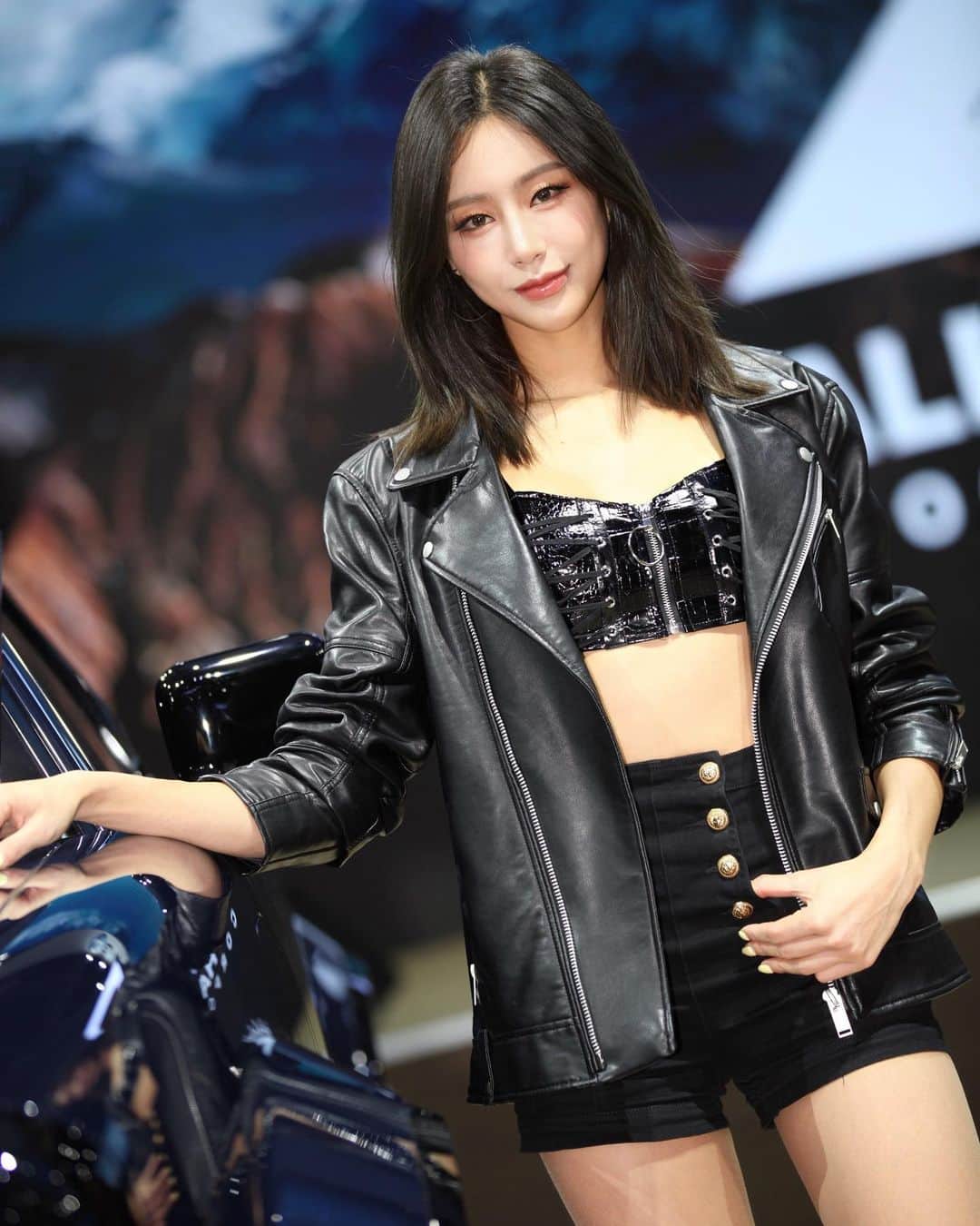 イ・ナリのインスタグラム：「모터쇼 끝~^^. 소중한 추억하나 더생겼네~  내가 천세라다 님의 손길이 벌써 그립네요 .. 🥹. 🦋🌸🌷🌹💐🫶 .다들 고생하셨습니다 🙇🏻‍♀️ .  #서울모빌리티쇼 #알파모터 #울프 #울프플러스 #알파모터릭 #천세라효과  @alphamotorinc」