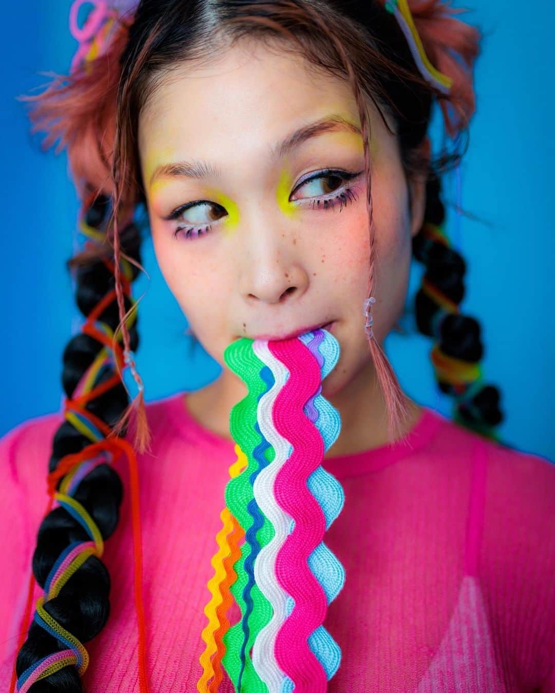 HARUKA MUTOさんのインスタグラム写真 - (HARUKA MUTOInstagram)「"𝗧𝗵𝗿𝗼𝘄 𝘂𝗽 𝗖𝗼𝗹𝗼𝗿𝗳𝘂𝗹 𝗗𝗿𝗲𝗮𝗺"  New Photo Art Works🎨  model: @haruka_muto  Photographer: @ayacameratokyo  hairmake: @luna__nide   －－－－－－－－－－－－－  Pop, Colorful, Unique!!!🌈  We hope you enjoy it💙💗💚💛  続々とアップしていきます✨ 　 #photoart #photography #popart #photo #photooftheday #colorful #ootd #photowork #makeup #hairstyle #hairmake  #作品撮り #ポップアート」4月9日 15時32分 - haruka_muto