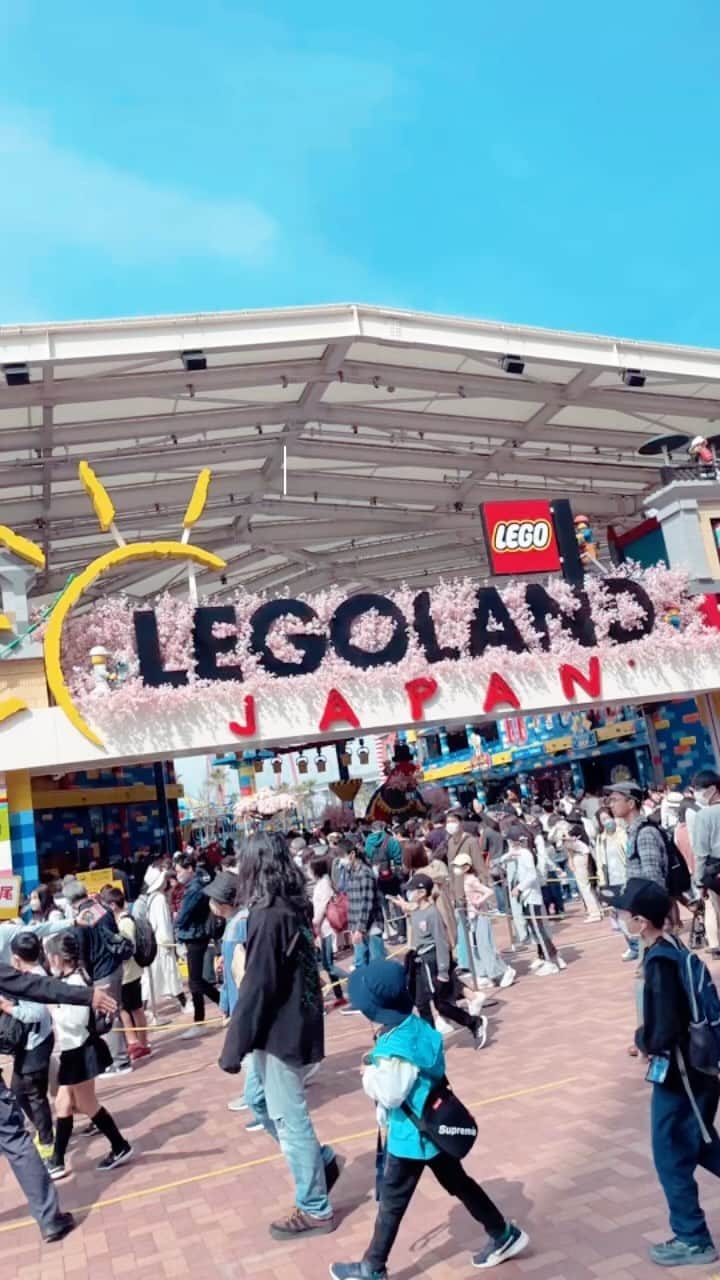 NikawaAsuka のインスタグラム：「暖かくなって来てから久しぶりに行ったレゴランド👦👶  乗り物もポップコーンも満喫して 私も2人の笑顔が見れて幸せ🤎  #LEGO #レゴ #legoland #レゴランド #レゴランド名古屋 #兄弟 #👦 #👶 #🌸」