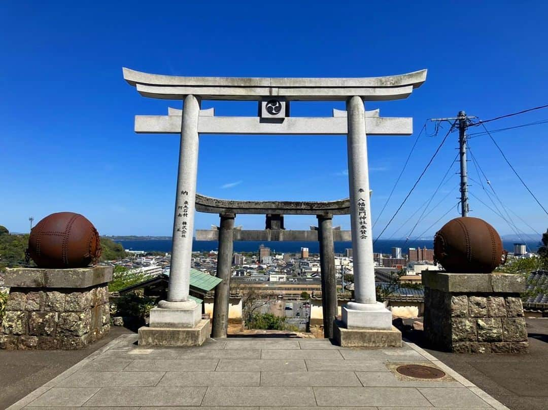 町田也真人さんのインスタグラム写真 - (町田也真人Instagram)「チームの必勝祈願に行けなかったので、ようやく行くことが出来ました！！  突然の訪問にも関わらず、祈願して頂きました。 ありがとうございました🙇‍♂️🙇‍♂️  チームにより勢いを与えられるように89年組頑張ります！！！ @shun_takagi_1   #八幡竈門神社 #竈門神社 #神社 #必勝祈願 #高木駿 #町田也真人」4月9日 16時23分 - yamato.machida