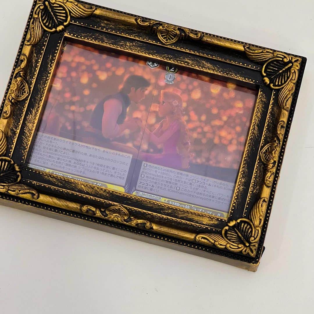 中島奈津希さんのインスタグラム写真 - (中島奈津希Instagram)「💜💜💜💫 ⁡ ⁡ ⁡ ⁡ 久しぶりに晴れた気がする🥹💜 花粉も多いけど晴れてると やっぱりテンション上がるよね😍😍 ⁡ ⁡ ⁡ ⁡ ⁡ ⁡ この前 ブシロードが展開するキャラクターカードゲーム ヴァイスシュヴァルツブラウの ディズニー『アナと雪の女王』を紹介したけど ⁡ 今回は4月7日に 「ヴァイスシュヴァルツ」から発売されたばかりの ディズニー100周年を記念した 『Disney 100』のブースターパックを紹介💜 ⁡ ⁡ ⁡ ⁡ ⁡ ⁡ ⁡ 姉妹で取材させていただいたよ👩🏻‍🤝‍👩🏼 発売前から話題になってるから すでにゲットした方もいるのかな🫢❤️？ ⁡ 「ディズニー」「ピクサー」「スター・ウォーズ」「マーベル」のキャラクターがデザインされている豪華ラインナップ🥹💜💜💜 ⁡ ⁡ ⁡ ⁡ ⁡ ⁡ もうね、、、 めちゃくちゃやばいことになってるの😨💜 ⁡ カードの種類は ノーマルカード100種＋パラレル100種の 全200種類で ⁡ ⁡ ⁡ それぞれの作品やキャラクターによって カードの雰囲気がガラリと変わるから 開封する瞬間も楽しいし 並べても楽しい。最高です🫨💜 ⁡ ⁡ ⁡ 1枚目の真ん中にあるのは ⁡ 「ブースターパック / Disney100」 特別レアリティ OR（オリジンレア）の 「“蒸気船ウィリー”ミッキーマウス」🖤 ⁡ モノクロに箔押しという シックなカード。 ⁡ ⁡ ⁡ ⁡ 他にも 「Disney 100」のロゴや 作品名などが箔押しされたカードもあるよ😍😍 ⁡ 個人的にお気に入りなのはモノトーンなカードと 『私ときどきレッサーパンダ』の 「ティーンエイジャーメイ」 もふもふ感と表情が可愛すぎる！！！ ⁡ ⁡ ⁡ 全種類紹介したいけど200種類もあるから ぜひぜひ みんなのお気に入りも見つけてみてね😍😍 ⁡ shop disneyや ディズニーフラッグシップ東京でも 販売してるみたいだけど 売り切れているかもなので気になる方はお早めに🫢💜💜💜 ⁡ ☁️☁️☁️☁️☁️☁️☁️☁️☁️☁️☁️☁️☁️☁️☁️ #ブシロード #ディズニー#カードゲーム#WS#WSブラウ#TCG#トレカ#disney #ヴァイスシュヴァルツ　 #ヴァイスシュヴァルツブラウ」4月9日 16時28分 - nakajima_natsuki