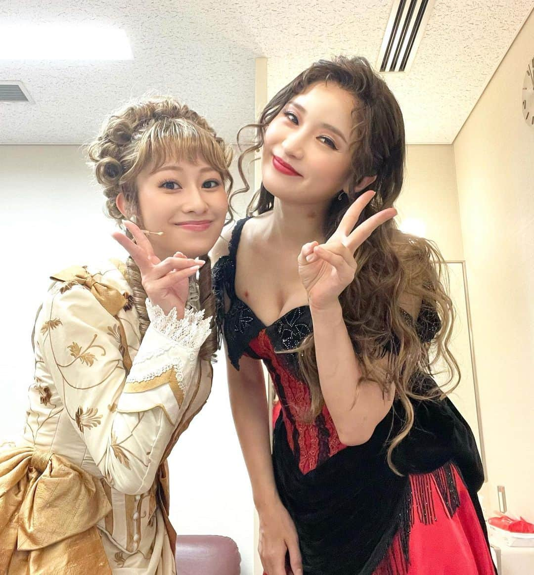 笹本玲奈さんのインスタグラム写真 - (笹本玲奈Instagram)「れいかれいかれいかれいかれいかれいかれいかれいかれいかれいかれいかれいかー❤️❤️❤️ 玲香玲奈💋  #ジキルアンドハイド」4月9日 16時35分 - renastagram07