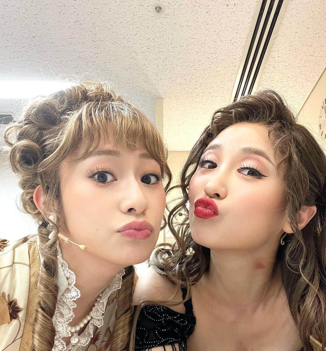 笹本玲奈のインスタグラム：「れいかれいかれいかれいかれいかれいかれいかれいかれいかれいかれいかれいかー❤️❤️❤️ 玲香玲奈💋  #ジキルアンドハイド」