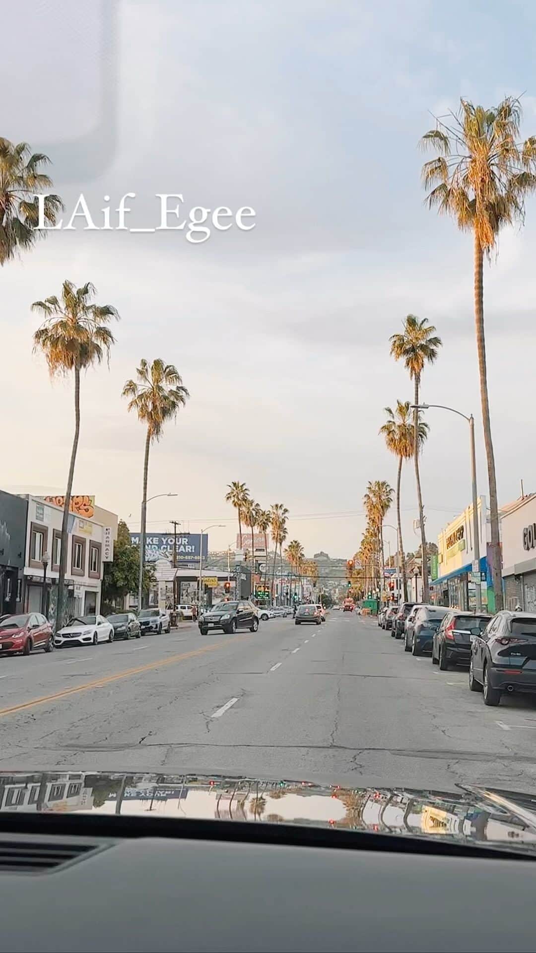 パク・ウンジのインスタグラム：「LAif_Egee 🌴💛💜  라 LA 이프 if 이지 Egee  천사의 도시 LA의 박은지 라이프 🌴🇺🇸  하루하루 재미있고 즐겁게 살려고 합니다♥️ 엄마로서의 삶은 재미있게! 주부의 안목으로 제품 큐레이팅은 감도 높게! 방송인으로서 정보 전달은 정확하고 신뢰감 있게 할게요-🎥  미국에 사느라 방송은 예전만치 못하지만~  🎥라방으로 재능 기부 해볼게요 쿄쿄쿄쿄👌  일도 육아도 반반 / 🇰🇷🇺🇸한국과 미국 삶도 반반 - 결코 쉽지 않은 은자언니의 인생 ㅋ 그래서 재밌어요 👋 인생이 쉬우면 얼마나 심심해요 🌊 이게 나라면 받아들여야죠! 있는 그대로의 나를 사랑해야지😊  은자언니를 응원하고 사랑해주는 많은 분들 감사해요! 저도 사릉합니다 ♥️  청담보감 🇺🇸미국 구매자분들 ~  DM으로 구매가이드 다 받으셨나요? 혹시 누락 되었으면 말씀 주세요!  글구 🇰🇷 구매자 분들께서도~ 청담 보감 궁금하신 점 언제든지 말씀 주세요! 우리 이지쓰들은 ㅋㅋㅋ 다들 점잖으셔서 댓글보다는 DM을 사랑하시는 거 같아요.   요즘은 댓글 답변도 성실하게 하는 편이니  댓글이든 디엠이든 편하게 연락주세요😊  감사합니다 👋」