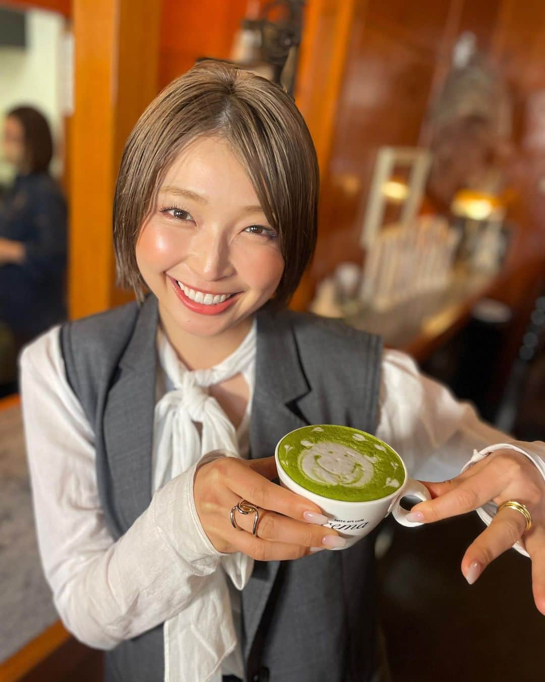越雲みなみのインスタグラム：「.  #ラテアート #🐸#☕️#😋」