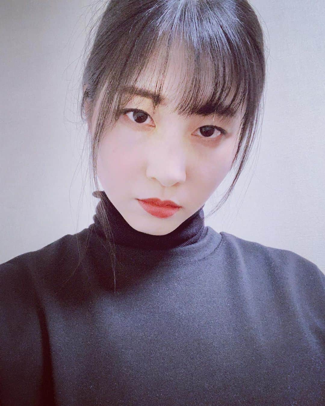 のインスタグラム：「🫰🫰 Wednesdayたのしかったよ 校長先生好きだよ  #Netflix #Wednesday #hand #ネイルみせたがり妖怪 #吉田桃華」