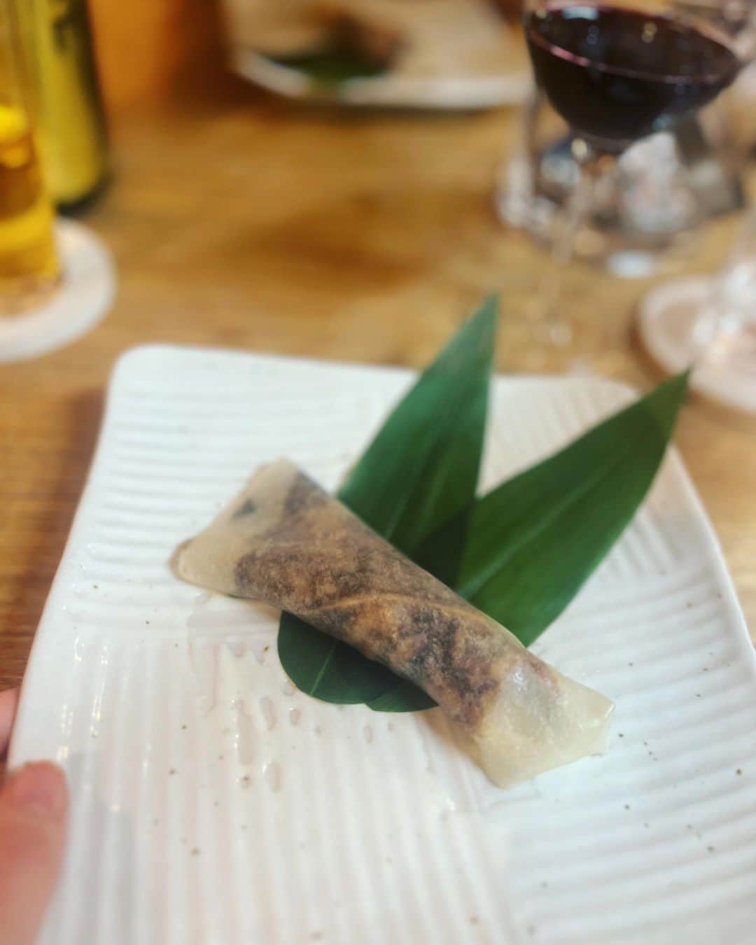 工藤ジェニファー茉侑さんのインスタグラム写真 - (工藤ジェニファー茉侑Instagram)「今年オープンした　@kyodo_yuzu  一番高い12000円のコースにしてみた！  #フカヒレ　#アワビ　#経堂グルメ #経堂　#野菜料理　#ベジタリアン　#紹興酒　#四川料理　#中華料理店  #中華　#ラーメン #デート　#野菜たっぷり #魚料理  #ワイン好きな人と繋がりたい  #食べスタグラム #グルメ好きな人と繋がりたい  #フレンチ #お酒好きな人と繋がりたい  #winelover #winestagram #お酒好き女子  #東京グルメ #グルメ好きな人と繋がりたい #japanesegirl #tokyotrip #食べログ高評価 #酒好きな人と繋がりたい  #グルメスタグラム #ワイン好きと繋がりたい」4月9日 16時56分 - jennifermayu_s