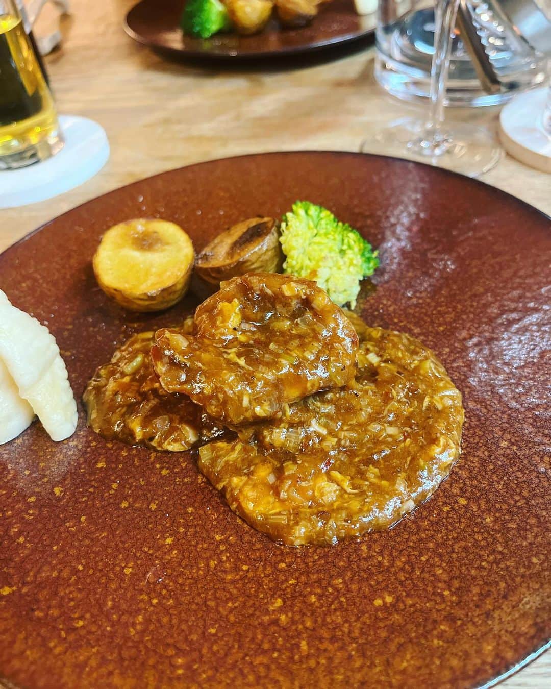 工藤ジェニファー茉侑さんのインスタグラム写真 - (工藤ジェニファー茉侑Instagram)「今年オープンした　@kyodo_yuzu  一番高い12000円のコースにしてみた！  #フカヒレ　#アワビ　#経堂グルメ #経堂　#野菜料理　#ベジタリアン　#紹興酒　#四川料理　#中華料理店  #中華　#ラーメン #デート　#野菜たっぷり #魚料理  #ワイン好きな人と繋がりたい  #食べスタグラム #グルメ好きな人と繋がりたい  #フレンチ #お酒好きな人と繋がりたい  #winelover #winestagram #お酒好き女子  #東京グルメ #グルメ好きな人と繋がりたい #japanesegirl #tokyotrip #食べログ高評価 #酒好きな人と繋がりたい  #グルメスタグラム #ワイン好きと繋がりたい」4月9日 16時56分 - jennifermayu_s