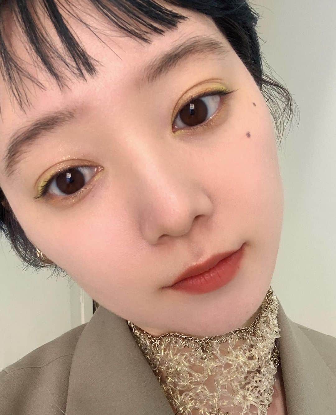 新美歩のインスタグラム：「today's makeup 🌙  using DIDION  eyeliner 02 / 07 lip 03  #didionbeauty」