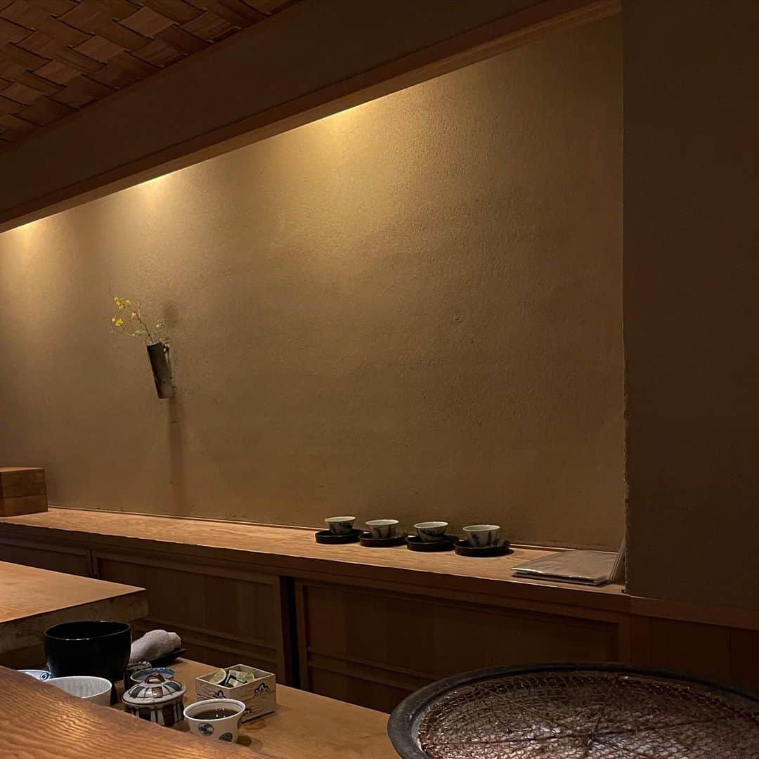 行正り香さんのインスタグラム写真 - (行正り香Instagram)「美しき富士山を眺めながら、京都へ。一度伺ってみたかった「ごだん宮沢」にてお昼をいただきました。美しい器に季節のお料理。心落ち着くお昼をいただいて、帰り道に東寺を散歩しました。金堂の薬師三尊の前では、お経をあげるお坊さん。静けさの中でなんとも優しい声色。音楽を聴くような時間でした。これから仕事もあって、時々京都に伺います。楽しみです。#行正り香 #rikayukimasa #ごだん宮沢 #kyoto #japan #東寺」4月9日 17時27分 - rikayukimasa