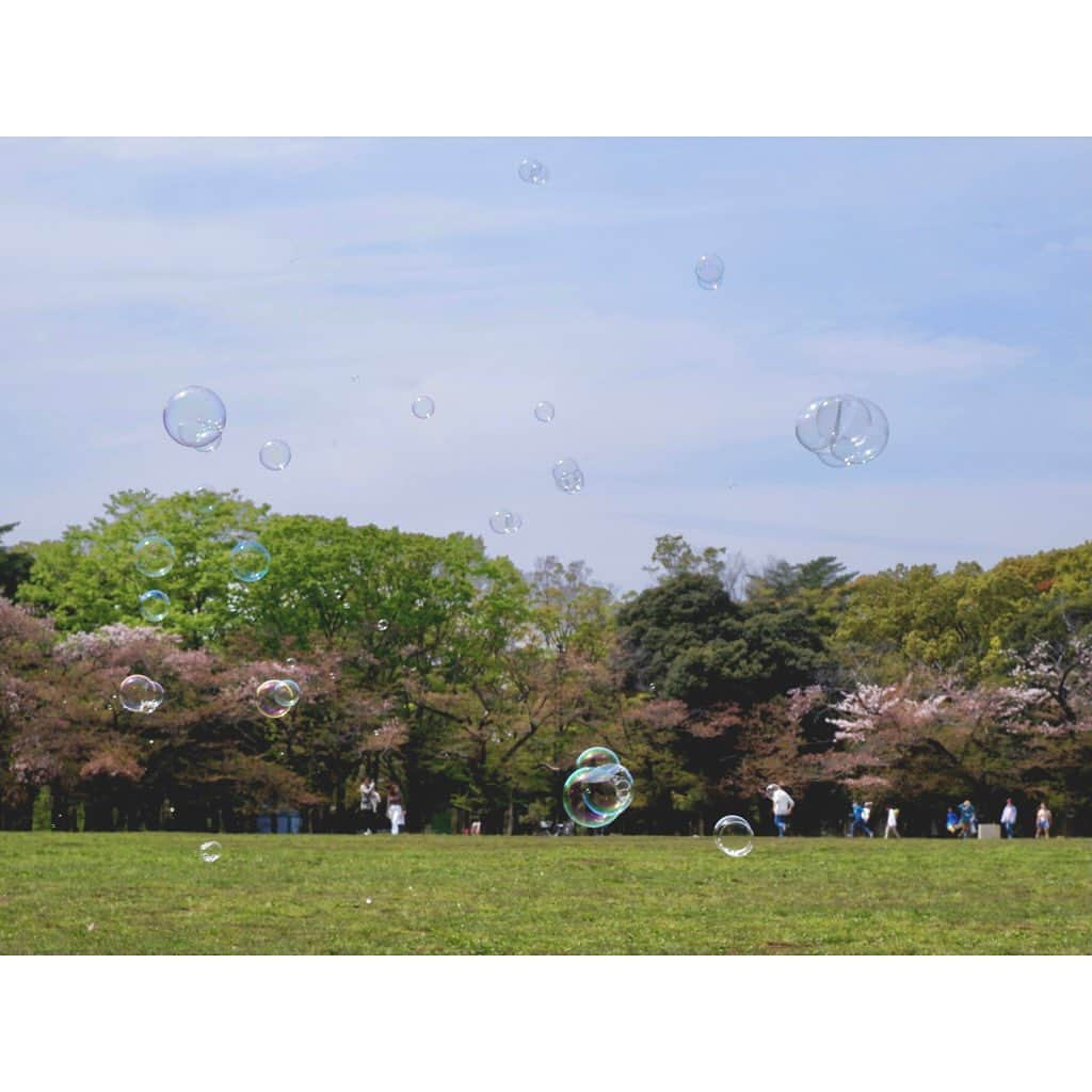 中山美香さんのインスタグラム写真 - (中山美香Instagram)「昔出来ていた事が出来ない…💦  フラフープが回せない😱 二重跳びができない😱 風船が中々膨らませられない😱  そんな事に気がついた春の日。 よし、がんばるぞ！！！ . . . #子育て #男の子ママ #運動不足 #tbt @soyoka_nakajima ちゃん有難う😍」4月9日 17時28分 - mika5nakayama