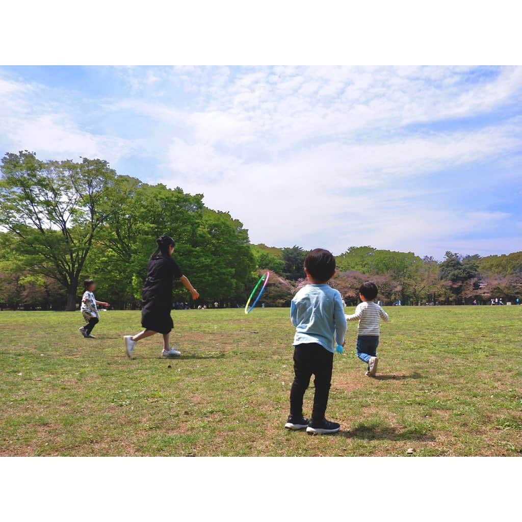 中山美香さんのインスタグラム写真 - (中山美香Instagram)「昔出来ていた事が出来ない…💦  フラフープが回せない😱 二重跳びができない😱 風船が中々膨らませられない😱  そんな事に気がついた春の日。 よし、がんばるぞ！！！ . . . #子育て #男の子ママ #運動不足 #tbt @soyoka_nakajima ちゃん有難う😍」4月9日 17時28分 - mika5nakayama