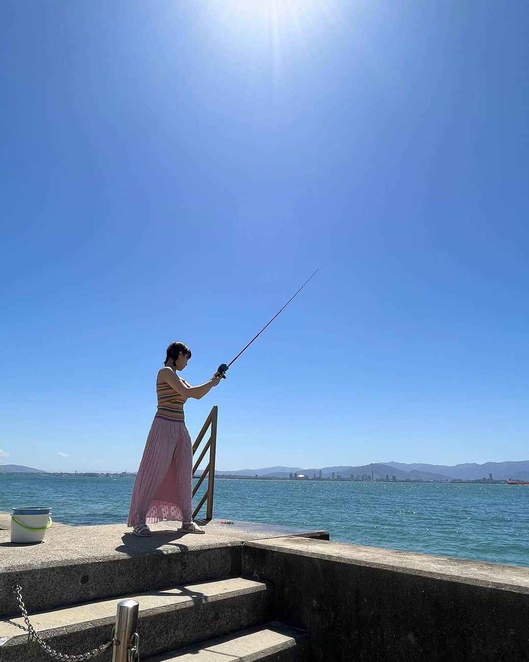 田中美久さんのインスタグラム写真 - (田中美久Instagram)「釣り糸壊してしまって何にもお魚さん釣れなかったけど誌面を見たファンさんは釣れたらいいな…とか思います。　#漁師   #BOMB 5月9日表紙発売 #田中美久　#雑誌　#釣り」4月9日 17時31分 - mikumonmon_48