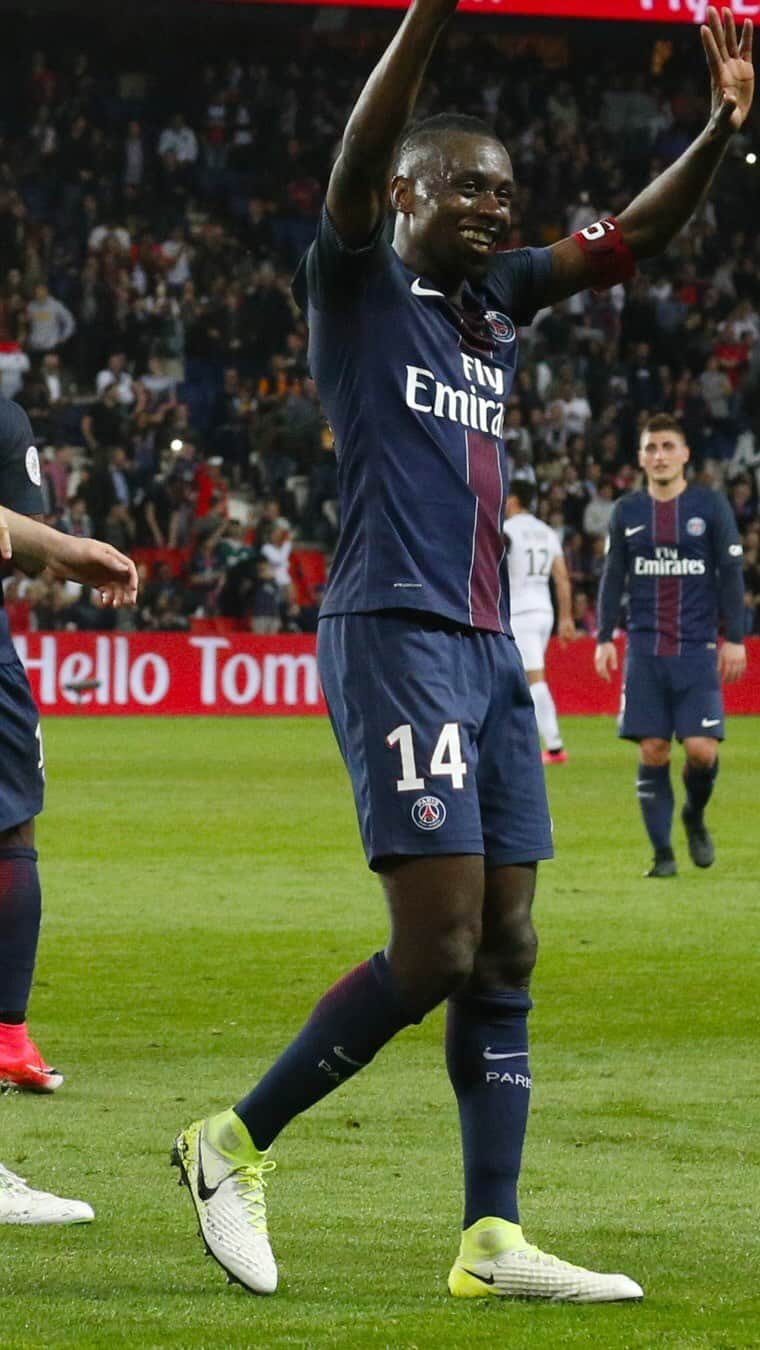 ブレーズ・マテュイディのインスタグラム：「🎂❤️💙 Happy birthday to @blaisematuidiofficiel who turns 36 today!  🎂❤️💙 Un joyeux anniversaire à #BlaiseMatuidi qui fête aujourd’hui ses 36 ans !  #WeAreParis #ICICESTPARIS #AllezParis #PSG #ParisSaintGermain #Paris #Football #HappyBirthday ##WeAreParis #ICICESTPARIS #AllezParis #PSG #ParisSaintGermain #Paris #Football #HappyBirthday ##joyeuxanniversaireJoyeuxAnniversaire」