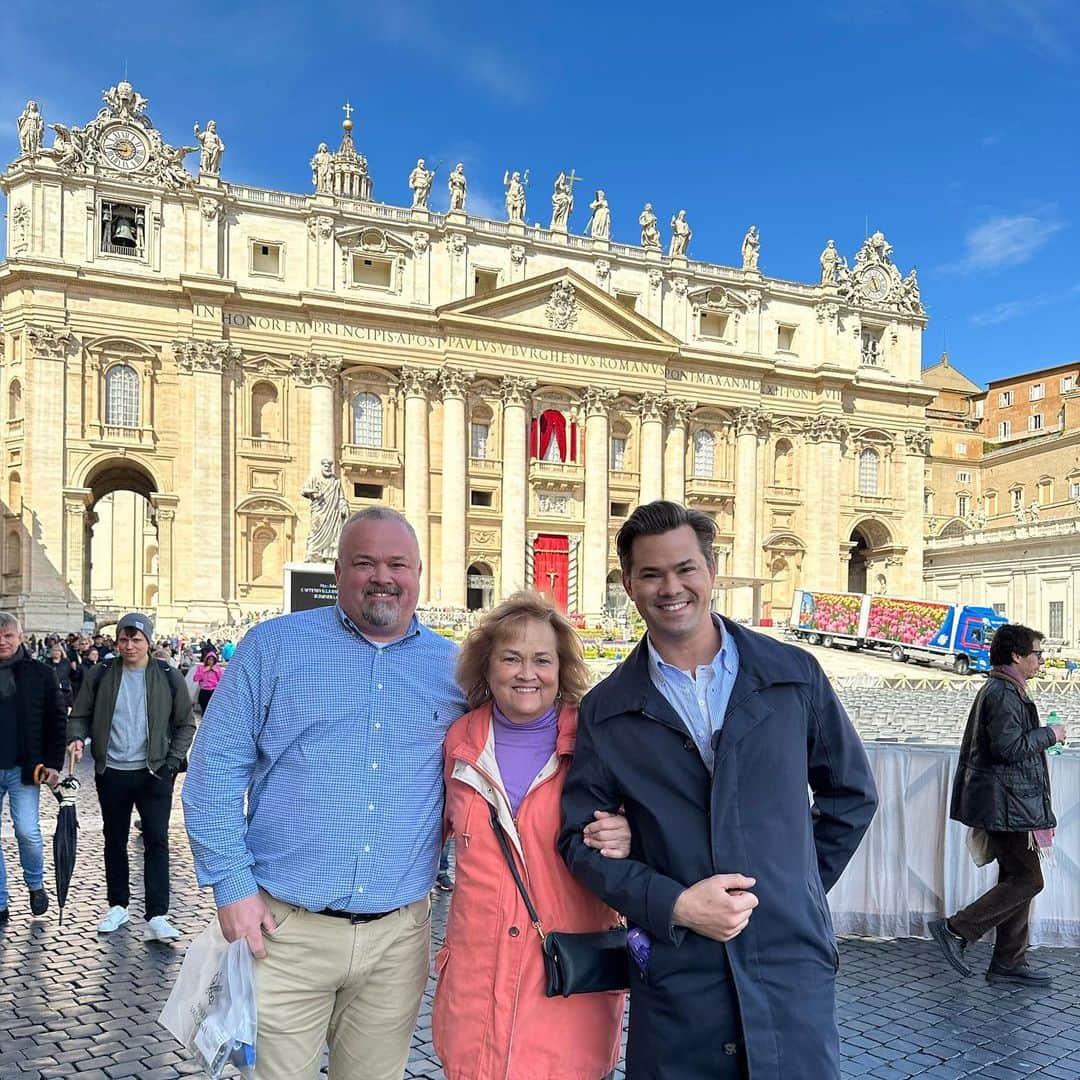 アンドリュー・ラネルズさんのインスタグラム写真 - (アンドリュー・ラネルズInstagram)「Happy Easter from the Vatican! This was yesterday when we not only missed the Pope, we also just missed @gayleking and @oprah . Buona Pasqua to all!」4月9日 17時44分 - andrewrannells