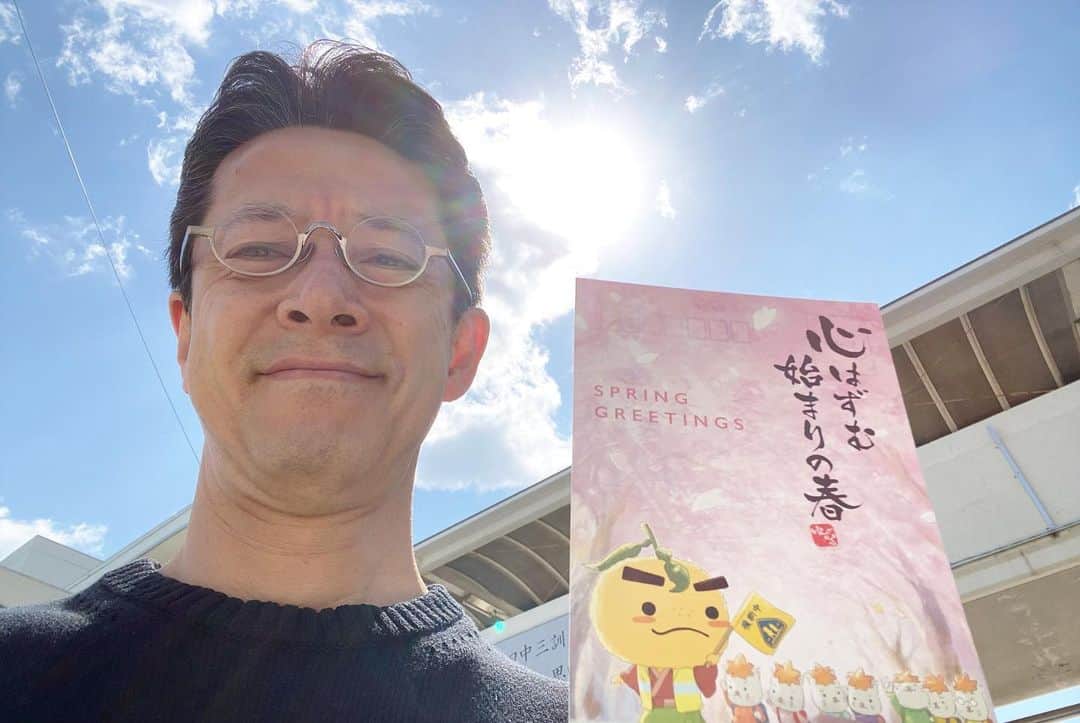 西川忠志さんのインスタグラム写真 - (西川忠志Instagram)「選挙  本日は京都へ向かう前に妻と大阪府知事選挙の投票へ。  投票したらポストカードが貰えます。  そして劇場合間は母方のお墓参り。  いいお天気の一日です！  感謝 西川忠志」4月9日 17時57分 - nishikawa_tada