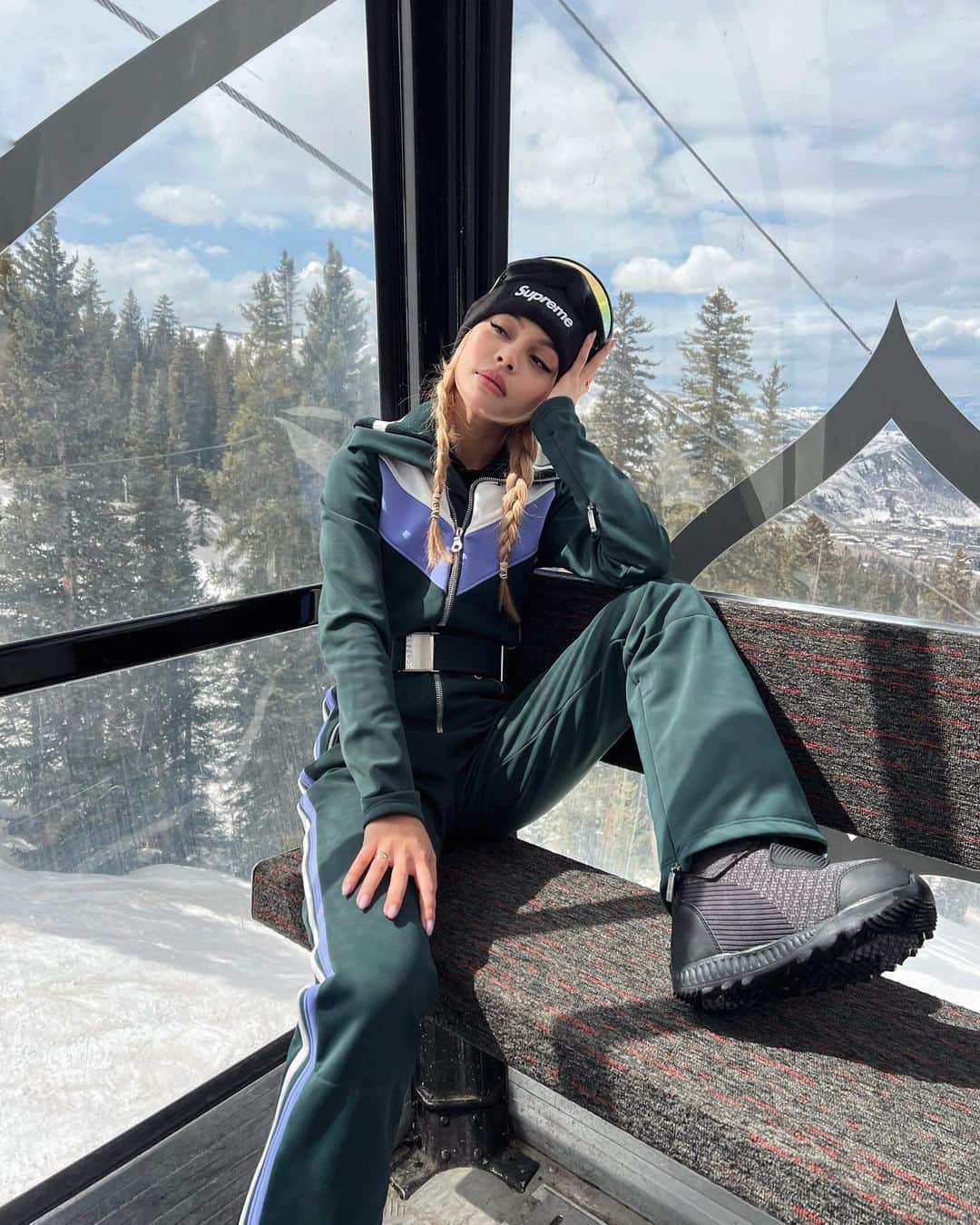 リリーマイマックさんのインスタグラム写真 - (リリーマイマックInstagram)「Snowboarding in Aspen with @modelistemagazine 😆 🏂  I love to snowboard so this was a trip I was super excited for!   @aspensnowmass  @viewlineresort  @cordova.co  #ModeAroundTheGlobe #ViewlineResort」4月9日 17時57分 - lilymaymac