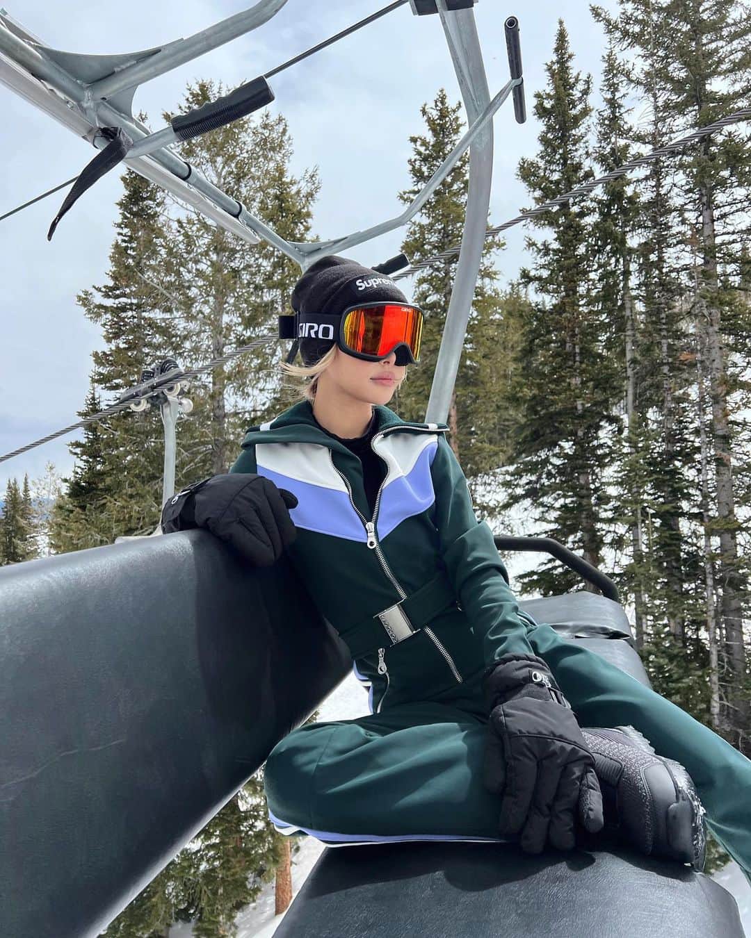 リリーマイマックのインスタグラム：「Snowboarding in Aspen with @modelistemagazine 😆 🏂  I love to snowboard so this was a trip I was super excited for!   @aspensnowmass  @viewlineresort  @cordova.co  #ModeAroundTheGlobe #ViewlineResort」