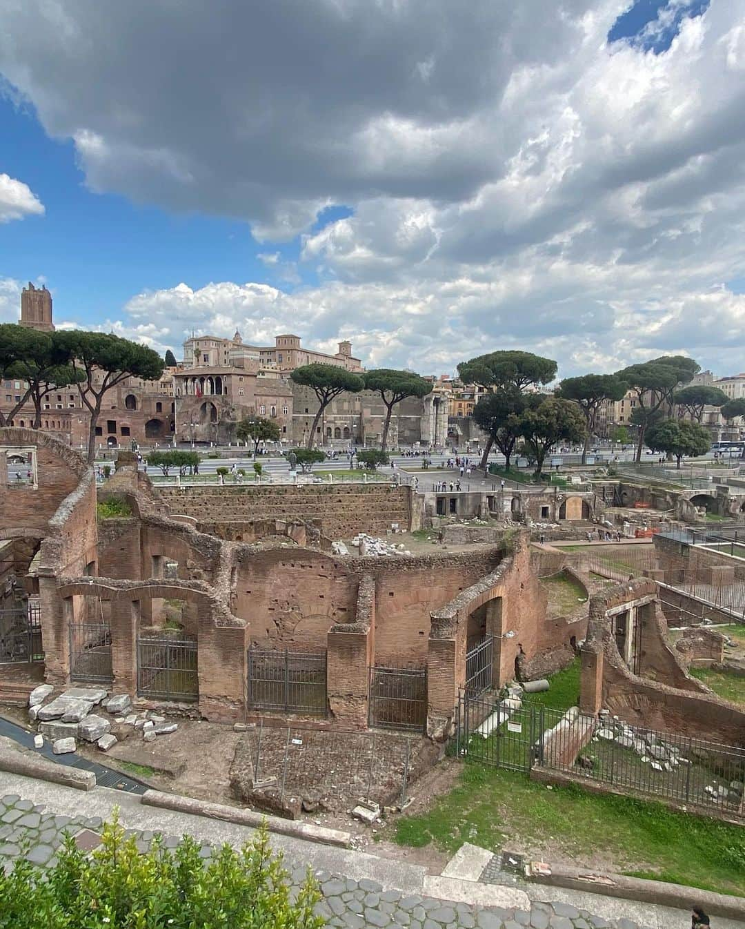 高橋美帆さんのインスタグラム写真 - (高橋美帆Instagram)「✈️️🇮🇹  #ローマ #roma  #ローマ歴史地区  #世界遺産 #コロッセオ  #コンスタンティヌスの凱旋門  #真実の口  #フォロロマーノ  #スペイン広場  #パンテオン  #広場で見つけた阿部寛  #イタリア #italy  #イタリア旅行  #ヨーロッパ旅行」5月12日 17時00分 - miho_takahashi_39