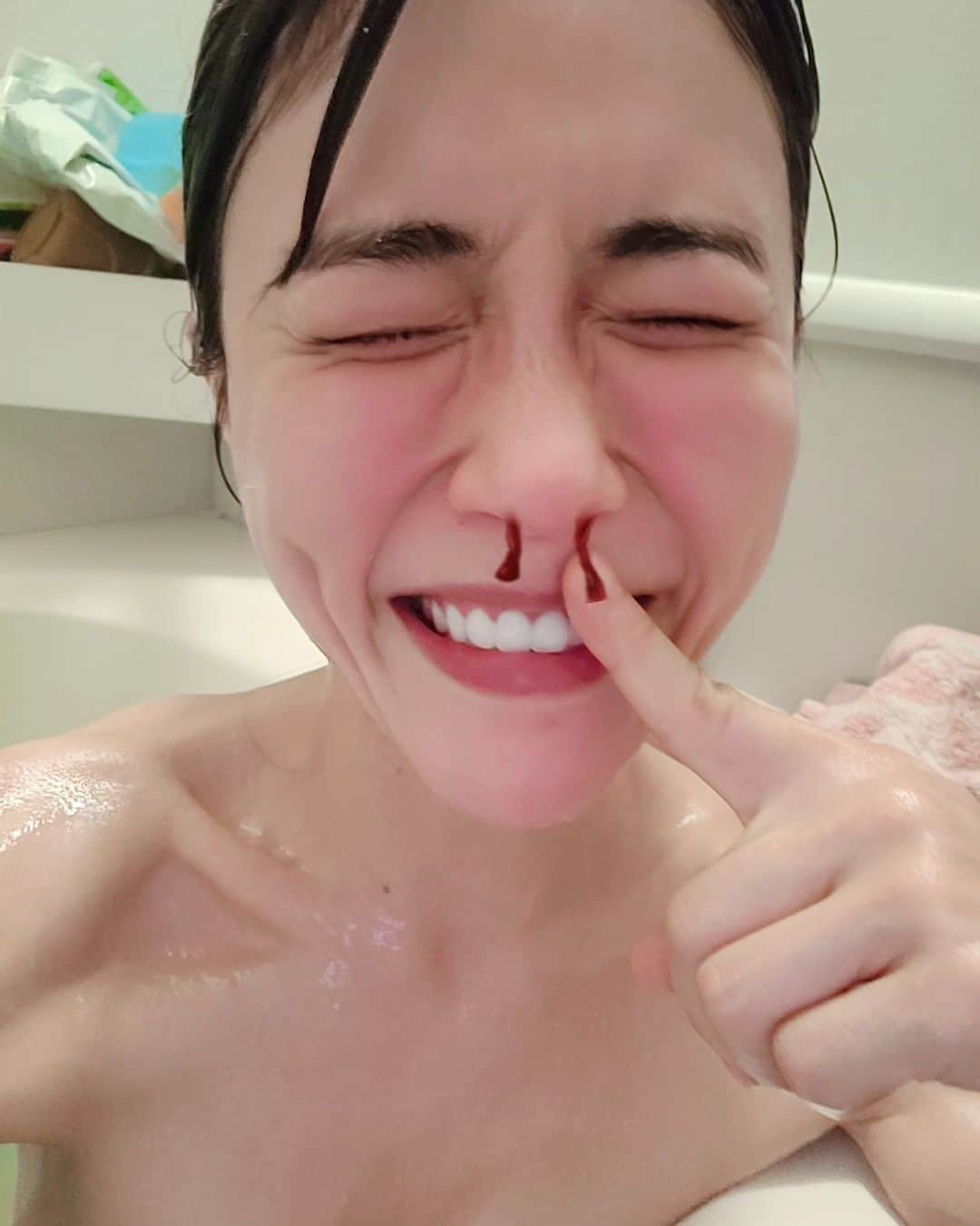 ようこさんのインスタグラム写真 - (ようこInstagram)「久しぶりにゆっくりお風呂入れました🛀 半身浴する時は、ばた足してます😀 少しでも運動🤣🤣  今日は気温が下がったので温まって寝ます🎵」5月8日 22時33分 - 0606yoko