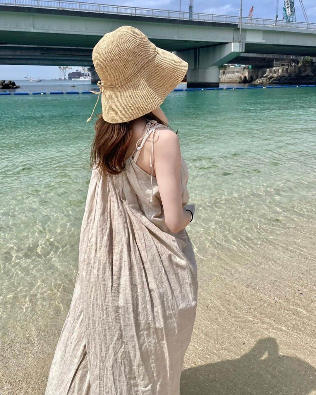 工藤はるかさんのインスタグラム写真 - (工藤はるかInstagram)「沖縄の思い出を..🐠🤍  海はまだ寒くて、足しか入れなかった🌬️」5月8日 22時34分 - har_326