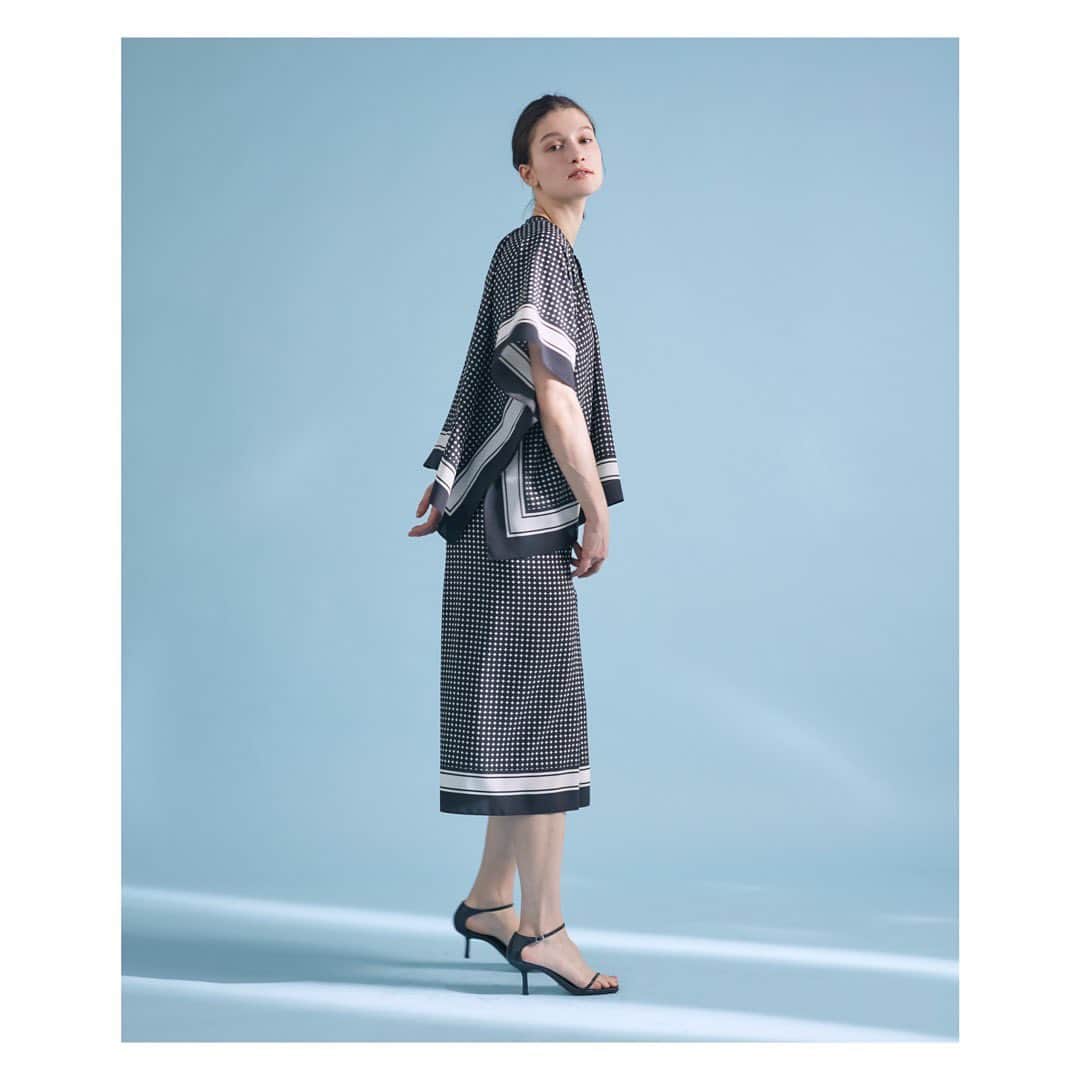 のインスタグラム：「2023 summer collection  blouse ¥26,950  skirt ¥29,920  #superiorcloset #ined #23ss #summerstyle #スーペリアクローゼット#イネド #新作 #セットアップコーデ #ブラウス #ブラウスコーデ #スカート #スカートコーデ #モノトーン #夏コーデ #きれいめコーデ」