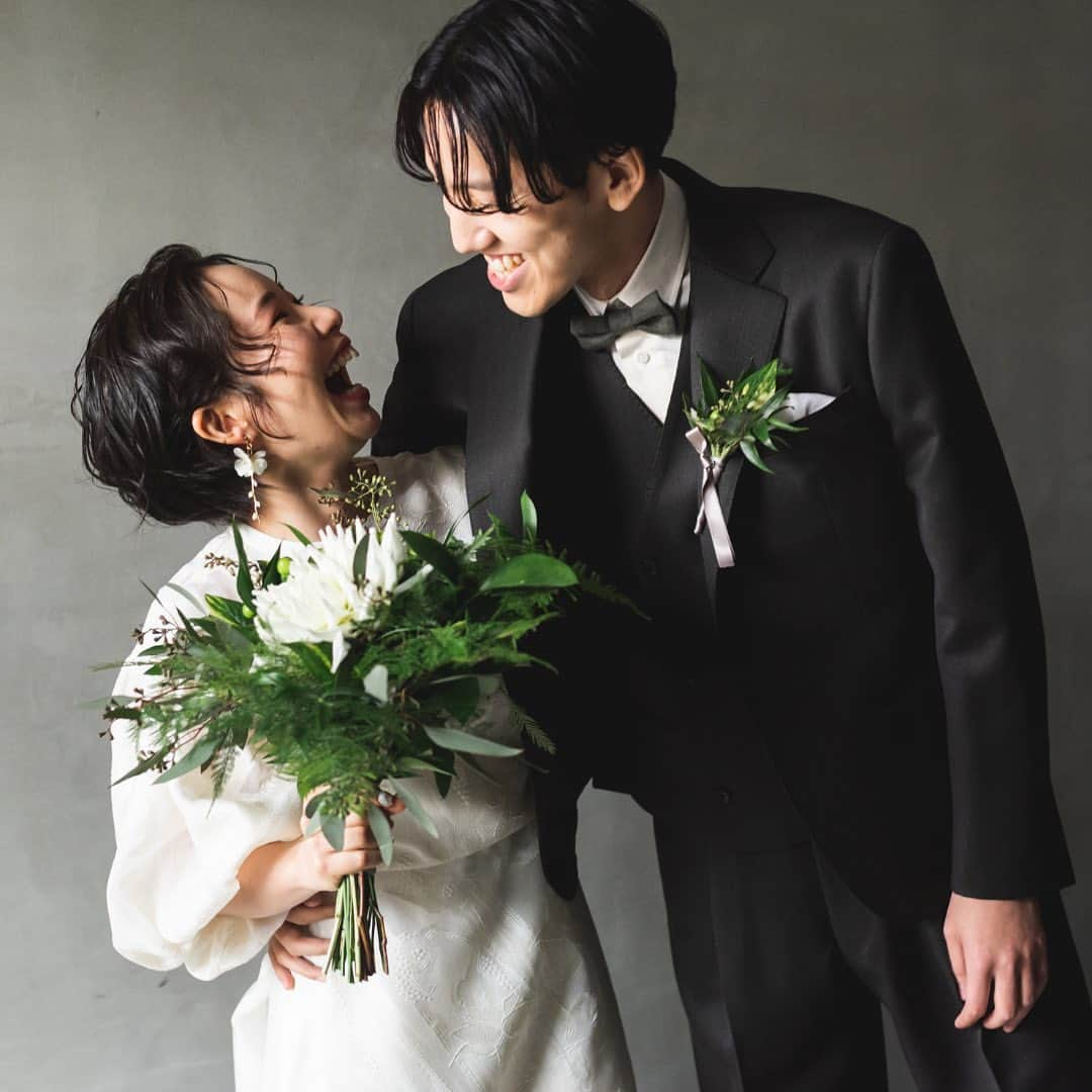 CRAZY WEDDING/クレイジーウェディングさんのインスタグラム写真 - (CRAZY WEDDING/クレイジーウェディングInstagram)「いいね♡&コメント&保存お待ちしております！ . ご家族の愛をブーケにのせて🍃 これからも大切に、愛を込めて 育てていってください＾＾ . 思い入れのあるブーケを囲んだ お二人の笑顔もとっても素敵です✨ . おふたりへ💐 本当におめでとうございました！ . producer： @ai2afurete0630  place： @iwai_crazy  photo： @kuppography_wedding   ・・・・・・・・・・・・・・・・・・  CRAZYは、人々が愛し合うための、 機会と勇気を提供して、 パートナーシップの分断を解消します。 Instagramgはパートナーとの関係性が 溶け合う瞬間をお届けしています。  パートナーシップに関する各種イベントなど 気になった方はDMよりお気軽にご連絡ください✉️  ・・・・・・・・・・・・・・・・・・  #結婚式#プレ花嫁 #卒花嫁 #ウェディングドレス #入籍 #パートナーシップ #クレイジーウェディング #crazywedding #iwaiomotesando #crazy花嫁 #iwai花嫁 #2023春婚 #2023夏婚 #2023秋婚 #2023冬婚 #2024春婚 #2024夏婚 #2024秋婚 #2024冬婚」5月8日 21時02分 - crazy_wedding