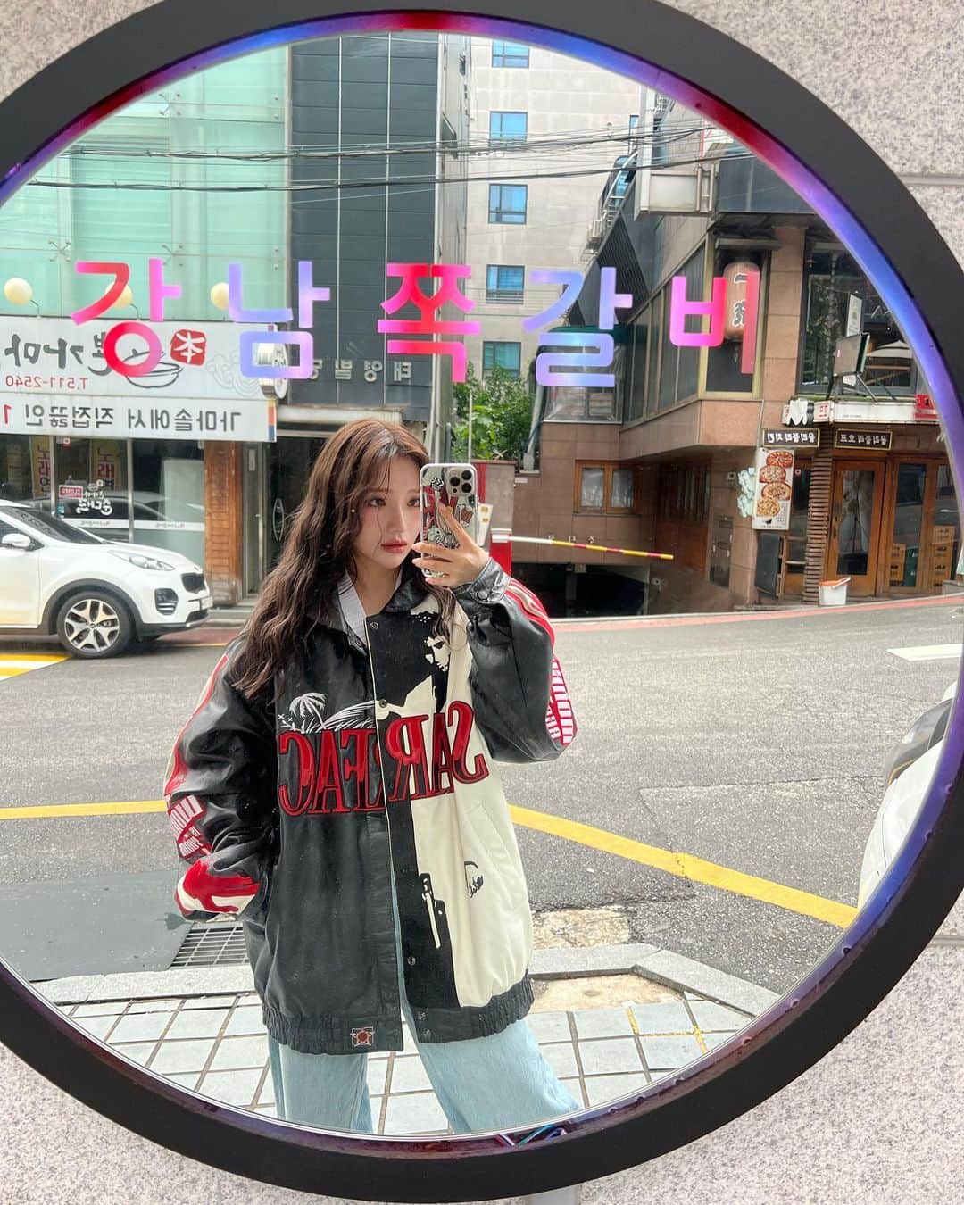 南りほのインスタグラム：「그냥 길걷다보니 거울있길래….ㅎㅎ🤳🏻」