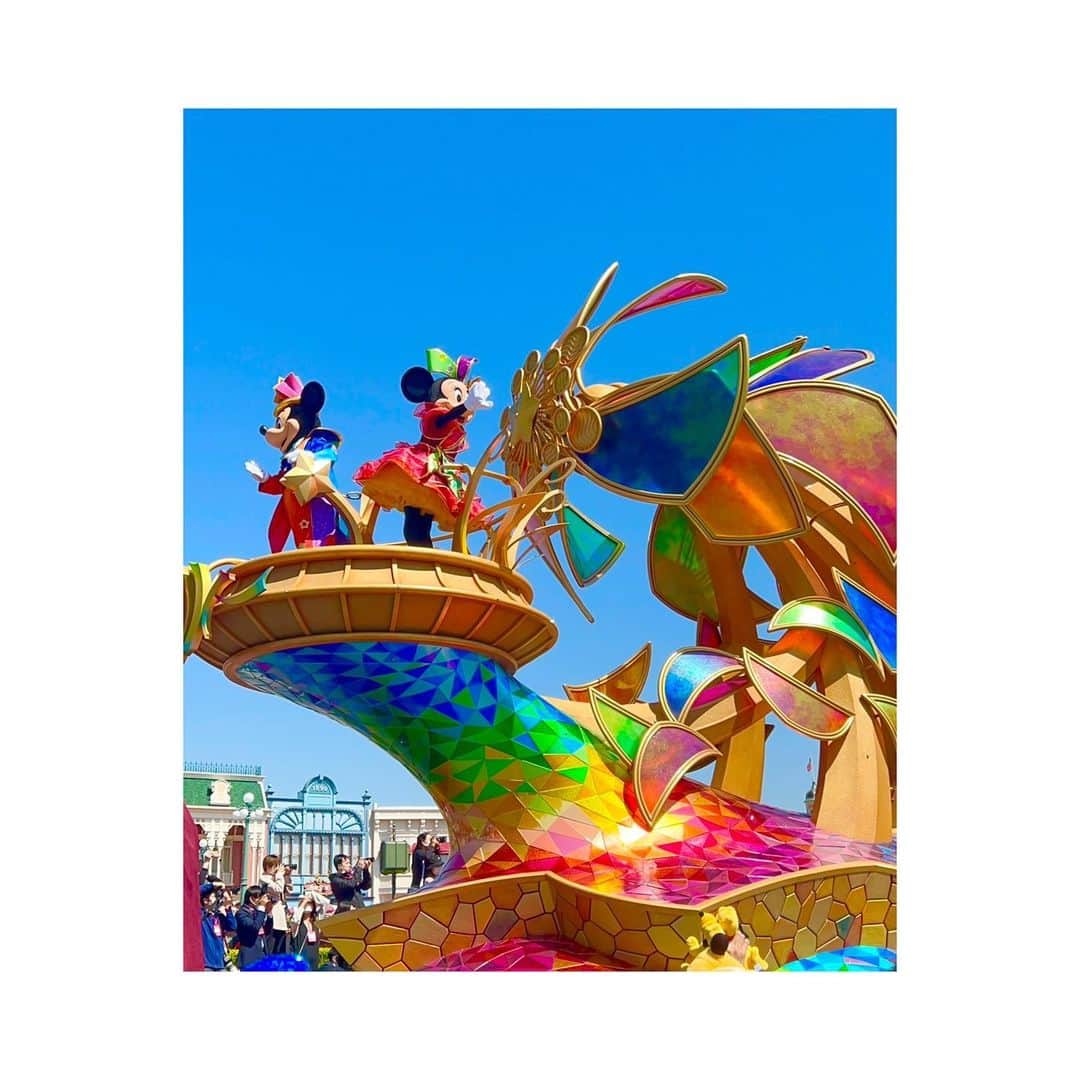 古川舞歌さんのインスタグラム写真 - (古川舞歌Instagram)「🌈🤍  40周年のDisneyland！ パレードも見れてゆったり大満足でした💯  #Disneyland #harmonyincolor」5月8日 21時12分 - maikafurukawa
