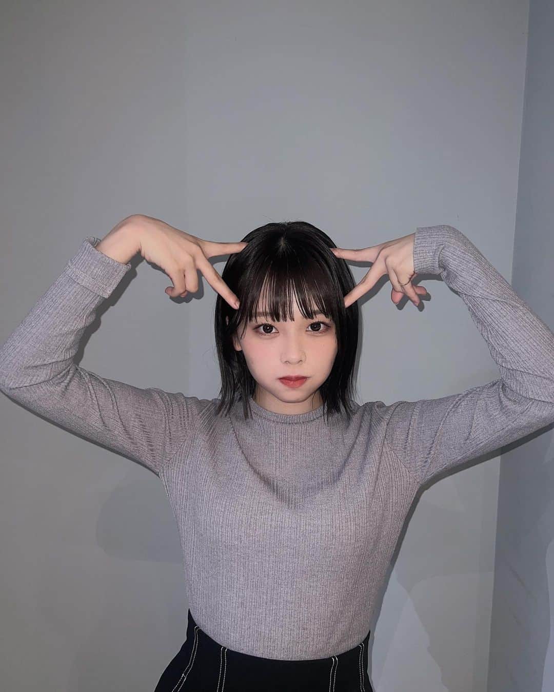 河本景のインスタグラム：「GW明けでしんどいと思うけどみんな頑張ろうね〜👍  今月も諸々メンテナンスしてもらったよー！！ 髪の毛はカイべさん〜！ 眉毛とまつ毛はあいりさんだよ〜！！  いつもお世話になってるお二方🥹 お話しするのも楽しいんだ〜😌 今月もこれで頑張れます🫶」