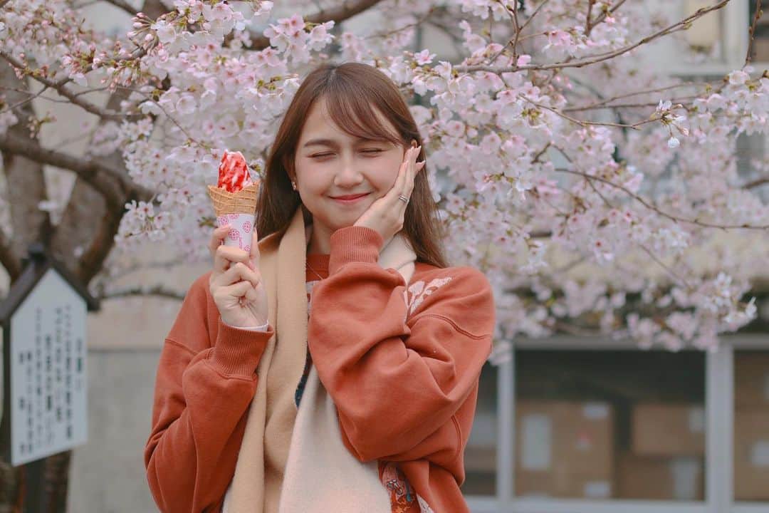 ステファニー・プリシラ・インダルト・プトゥリのインスタグラム：「Akhirnyaa Hiroshima & Miyajima Vlog sudah ada di YouTube channel sutepiii!🥹🌸」