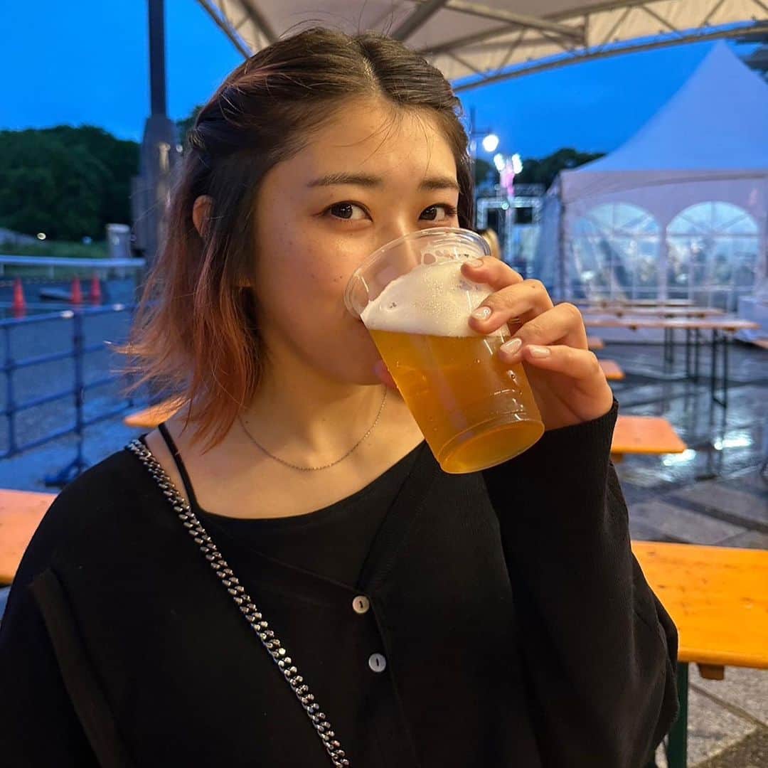 よしかわなみのインスタグラム：「相変わらずの雨女発揮してます いろんな県の食べれるの嬉しいねッ🥟🍻  よしこ推しです。」