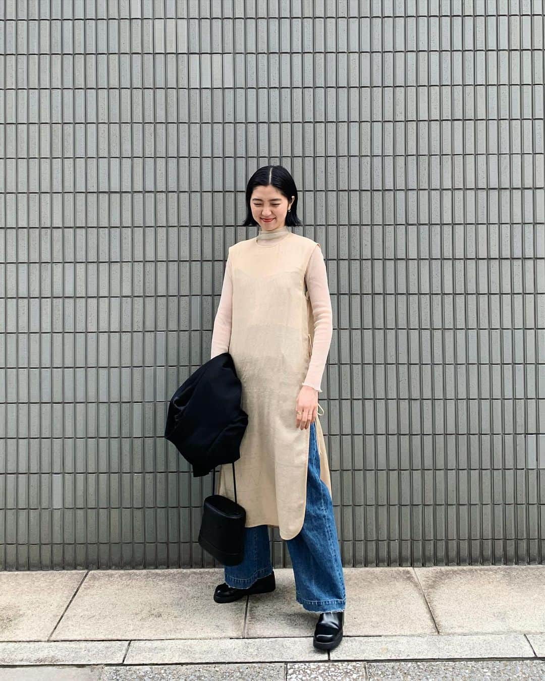 小谷実由のインスタグラム：「🪐🐪🐚⌛️🤎 sheer tops @sahara_japon . onepiece,bottoms @mamekurogouchi . shoes @camper_japan . bag @levernis_official . jacket ETHOSENS.」