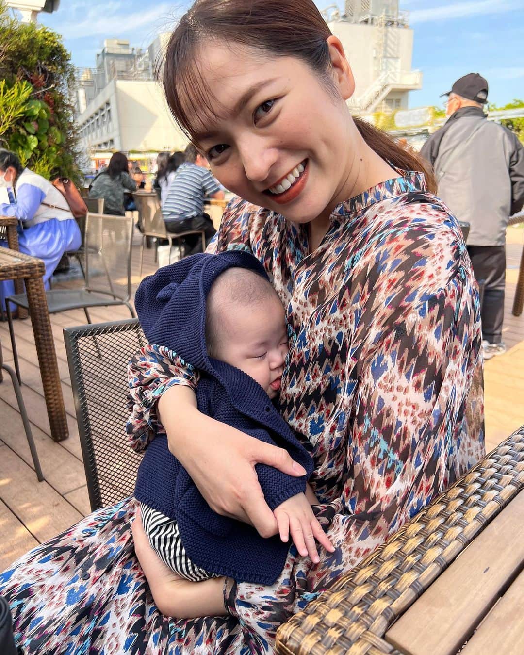 樋浦結花のインスタグラム：「・ 愛しの薄毛くん👶🏻💙💙🫰 パパもりっくんLOVEだから いつも抱っこ取り合い🤣🤭💕  2人で育児できるの楽しいね❤️  #生後5ヶ月　 #5ヶ月ベビー #第一子出産 #寅年ベビー #新米ママ #子育てママ #令和4年ベビー #12月生まれ #親バカ部　#親バカ #ママリ #ベビフル #コドモノ #赤ちゃんのいる暮らし #赤ちゃんのいる生活 #男の子ママ #男の子ベビー #ベビスタグラム」