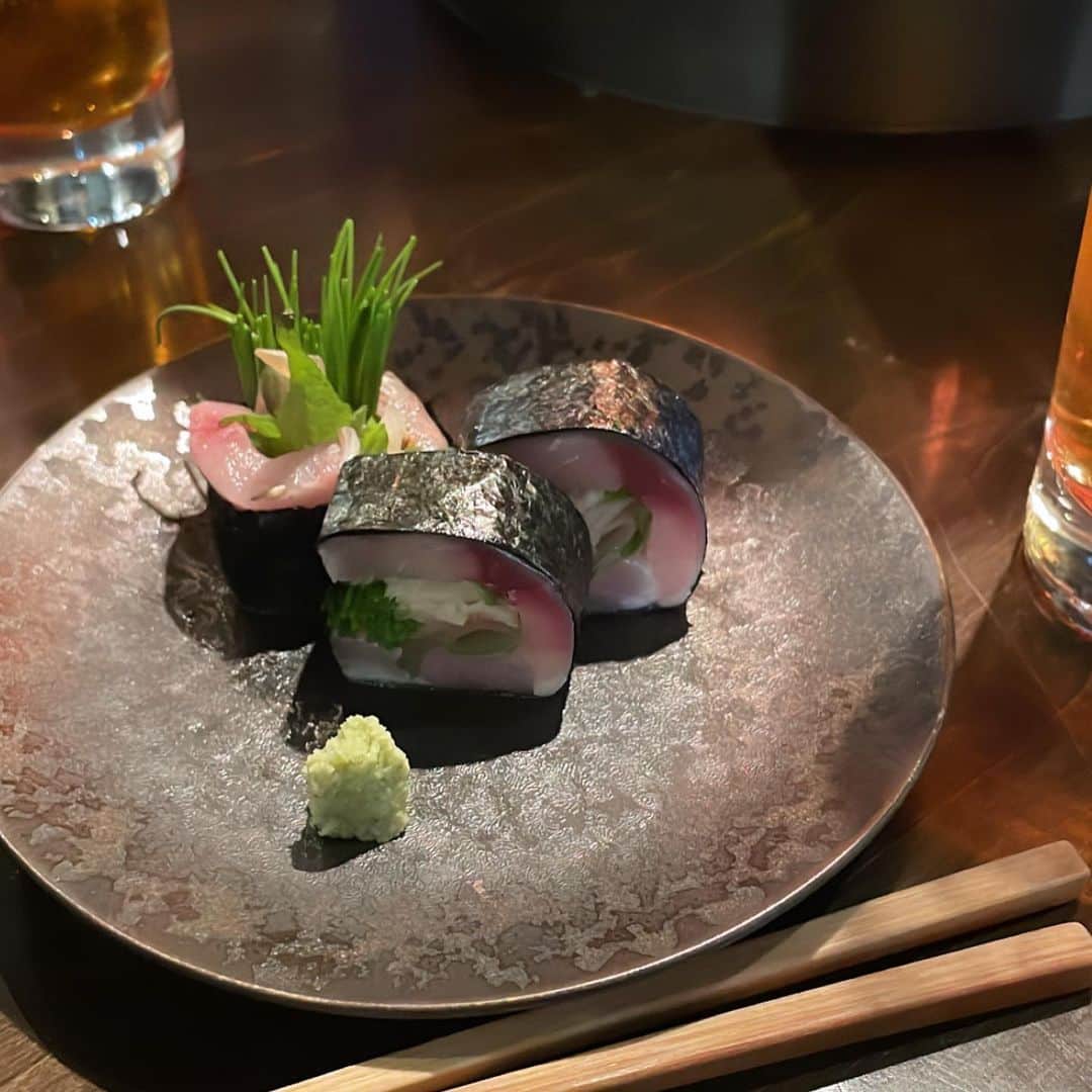 よしかわなみのインスタグラム：「胃袋が幸☺️🫶🏻  ひとひらの芽ねぎとしめ鯖とガリなんて優勝すぎて恋しいデス だし巻き卵もラブなの」