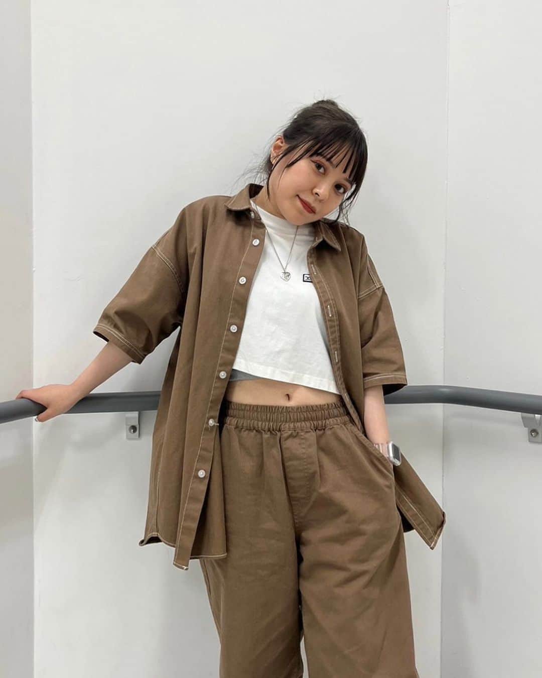 XGIRL_ootdさんのインスタグラム写真 - (XGIRL_ootdInstagram)「#xgirl_ootd @__wendys2 145cm 　 X-girl HIROSHIMA STAFF 　 ------------------------------------ ▪️FACE S/S SHIRT ￥9,900(税込) ▪️TWILL EASY PANTS ￥9,900(税込) ▪️BOX LOGO S/S WIDE TEE ￥4,950(税込) ------------------------------------ 　 #xgirl #xgirljp #xgirlus #エックスガール #春コーデ #ストリートコーデ #ストリート系女子 #セットアップ #セットアップコーデ #カラーコーデ #シャツコーデ #メンズライク #メンズライクコーデ #低身長コーデ #y2kfashion #y2kstyle」5月8日 21時50分 - xgirl_ootd